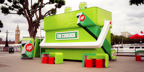7UP beams in giant coolbox on London Southbank 7UP beams in giant coolbox on London Southbank